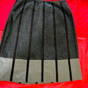 A-line grey skirt New w/o tag. Wool& rayon, w metallic thread. L 23-3/4” W 30”